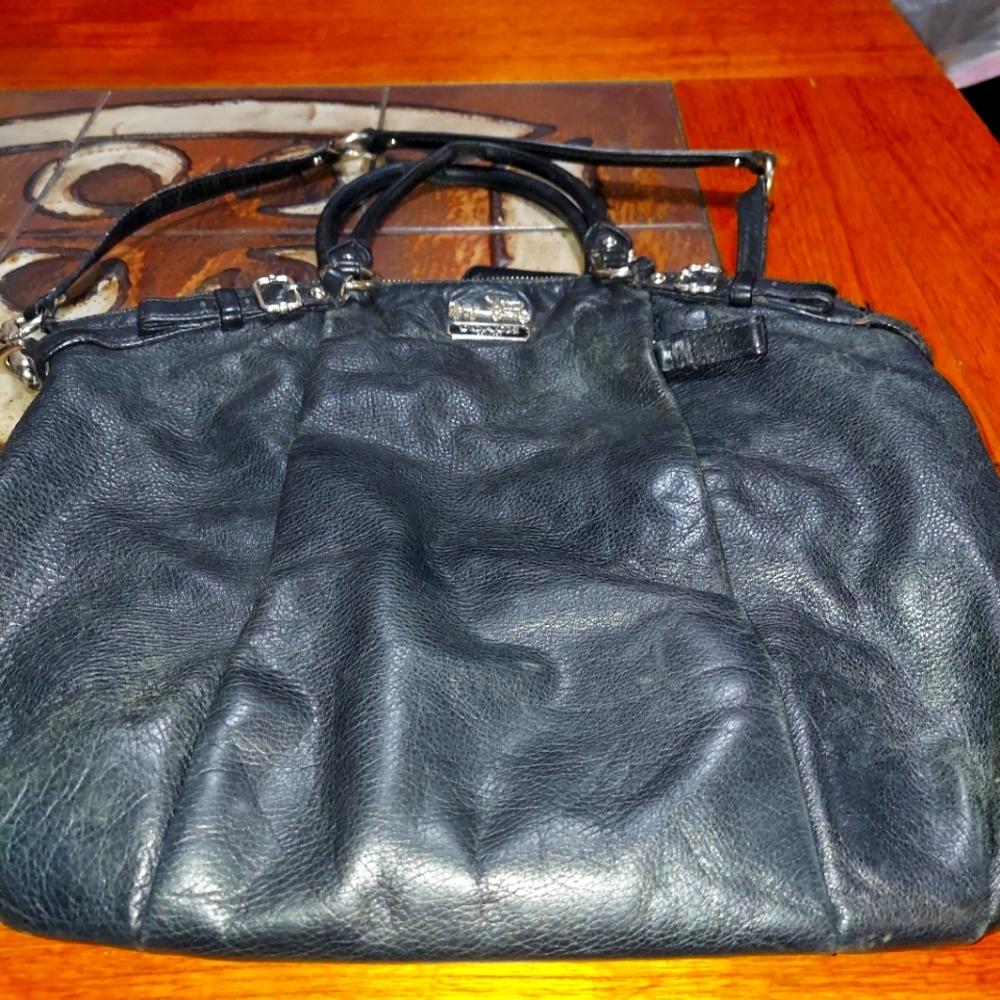- Coach purse handbag in black. Purple inside leather office career errands Q